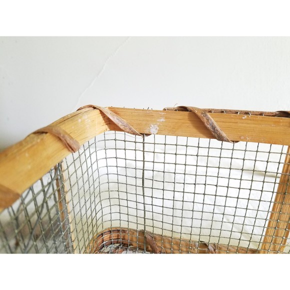 Vintage Wire and Wood Vegetable Basket with Handle "Assorted Seeds Vegetable" - Picture 4 of 10